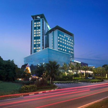 Hotel Wyndham Panbil Batam Esterno foto