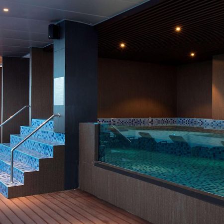 Hotel Wyndham Panbil Batam Esterno foto