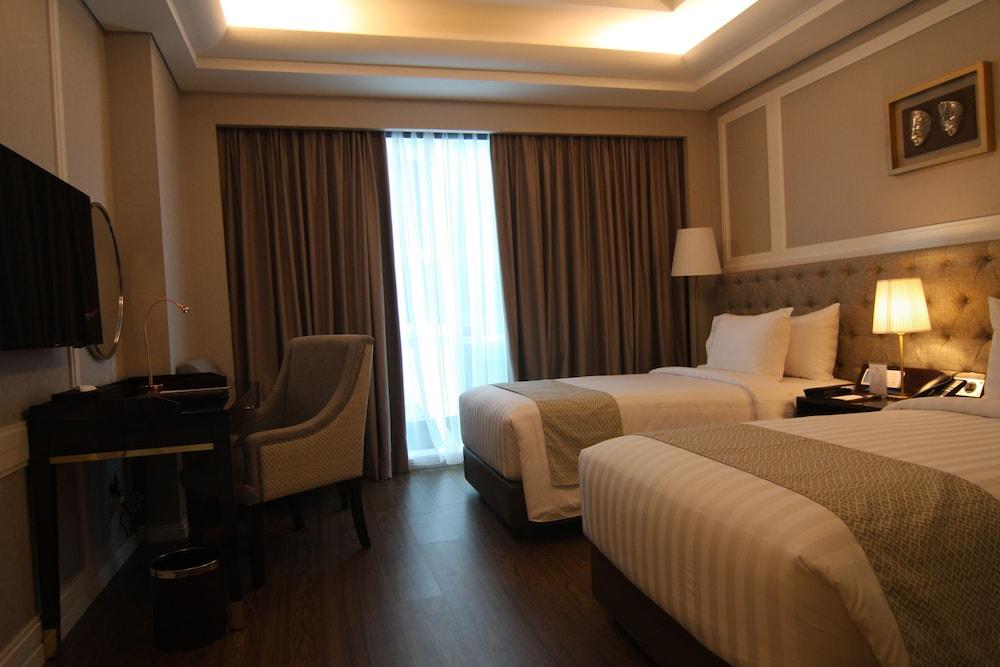 Hotel Wyndham Panbil Batam Esterno foto