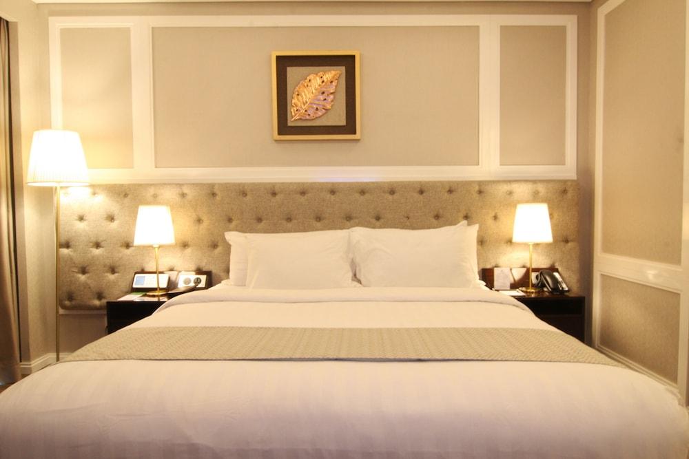 Hotel Wyndham Panbil Batam Esterno foto