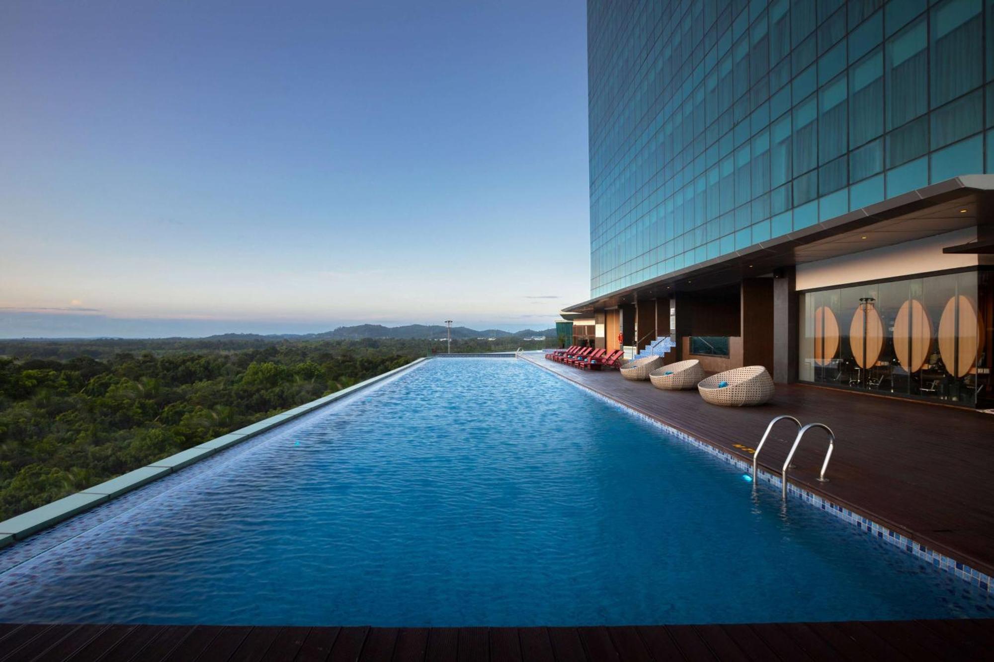 Hotel Wyndham Panbil Batam Esterno foto