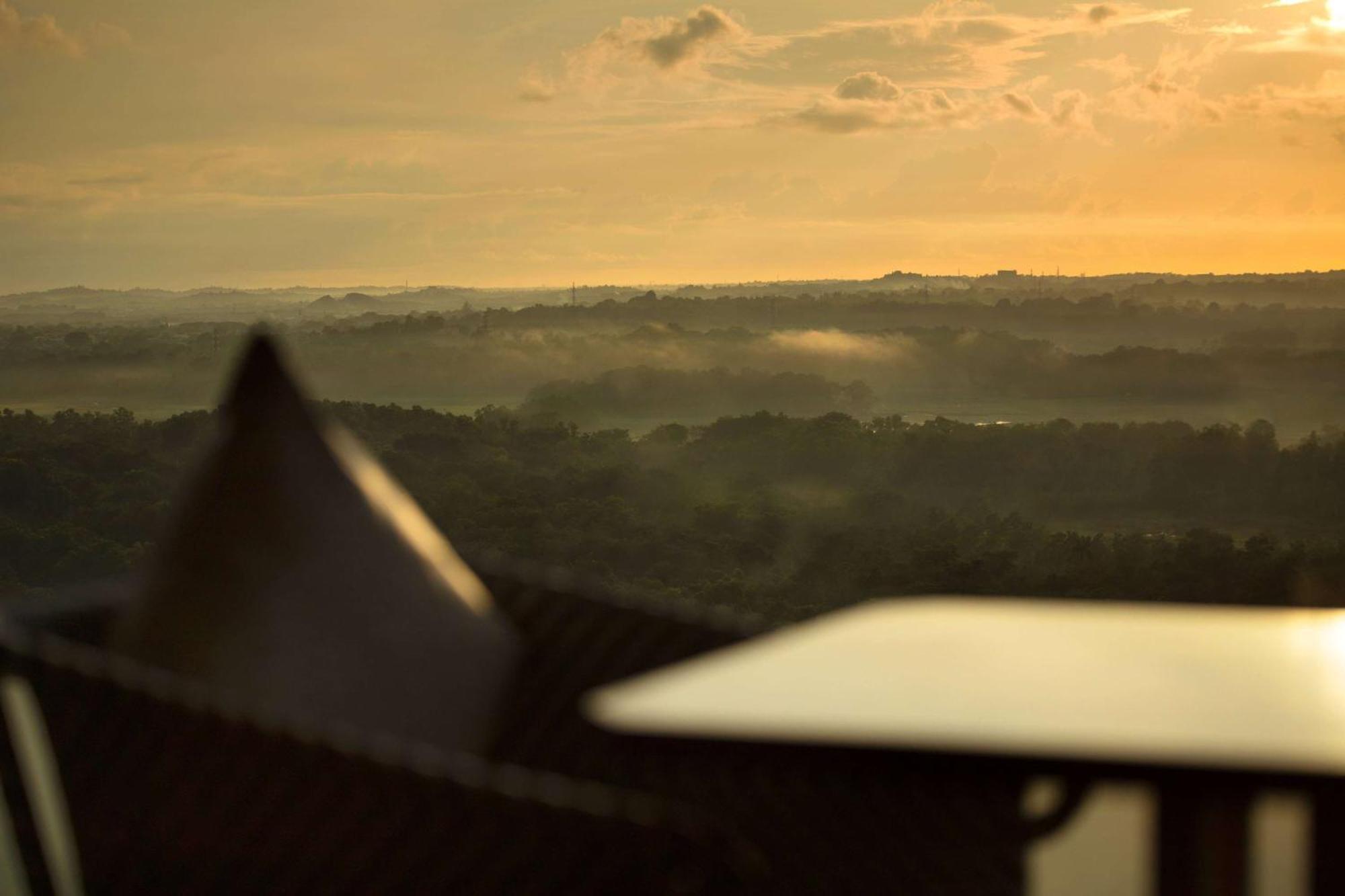 Hotel Wyndham Panbil Batam Esterno foto