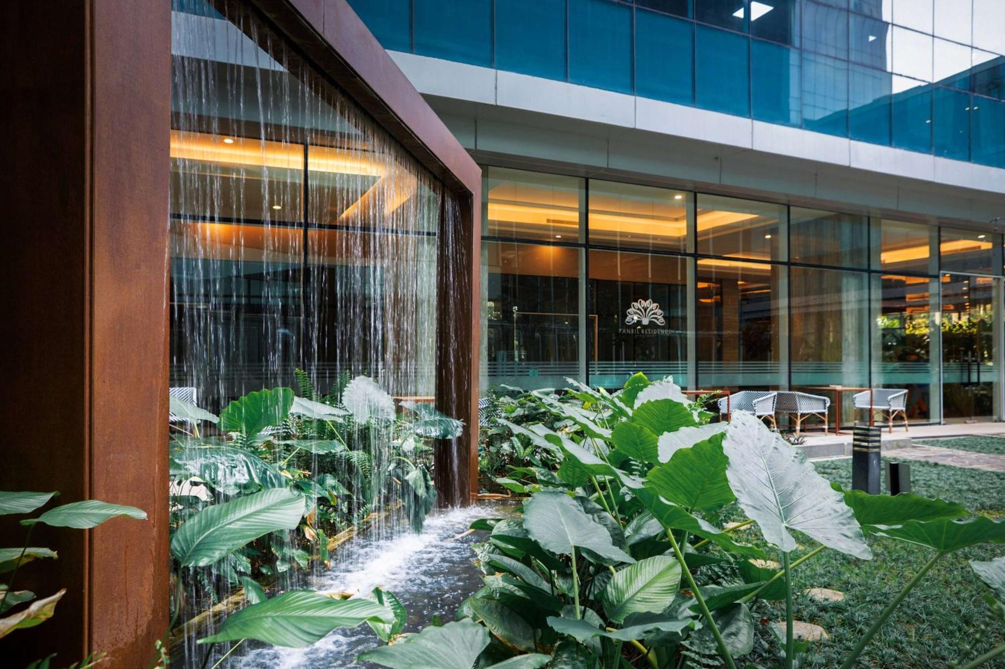 Hotel Wyndham Panbil Batam Esterno foto
